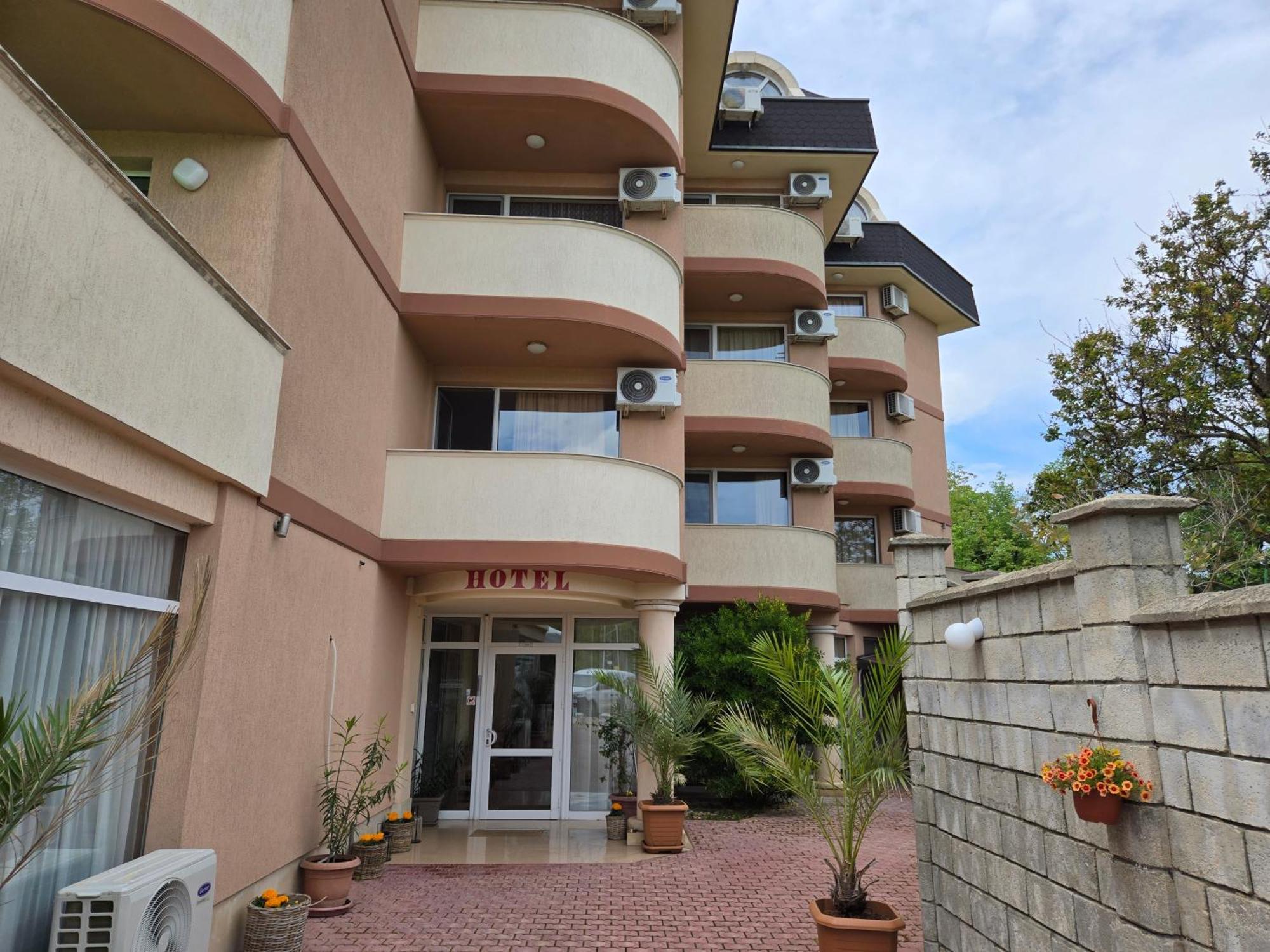 Hotel Paris Relax Zone Balcsik Kültér fotó